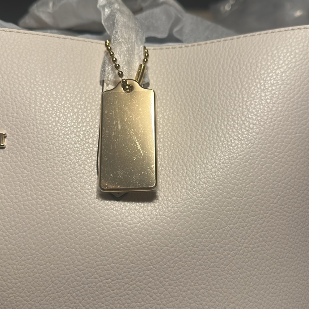 Coach White Textured Tote Bag with Gold Hardware - Picture 6 of 7